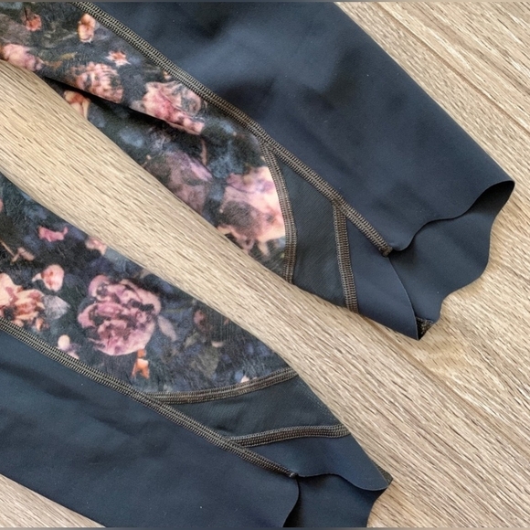 Lululemon Wunder Under Crop II Special Edition Scallop 24" Frosted Rose Multi 10 - Picture 6 of 16